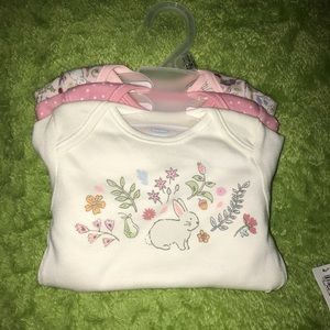 Super cute Old Navy baby girl bodysuits.